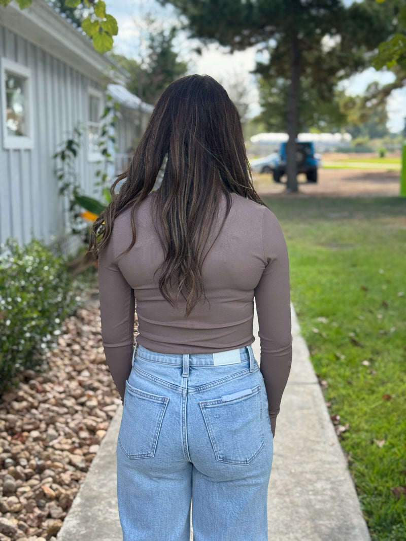 HELANE RIB LONG SLEEVE HENLEY TOP - CLAY TAUPE