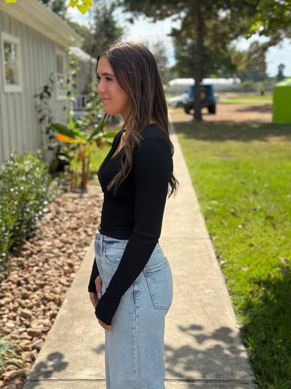 HELANE RIB LONG SLEEVE HENLEY TOP - BLACK