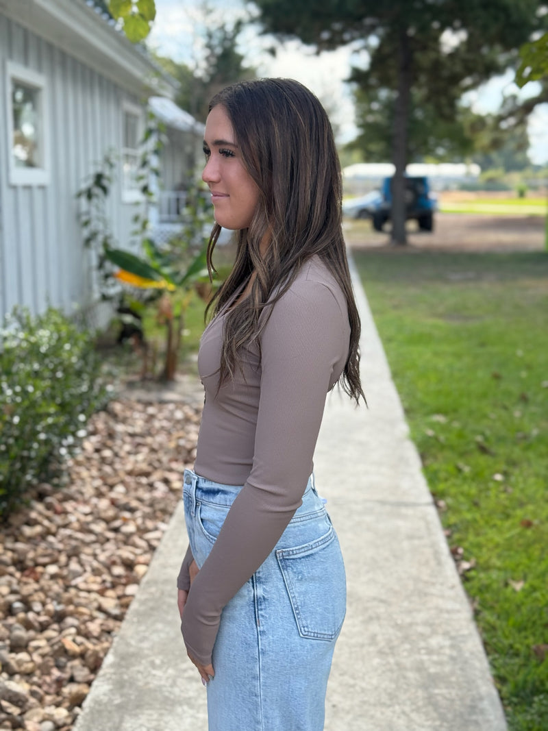 HELANE RIB LONG SLEEVE HENLEY TOP - CLAY TAUPE