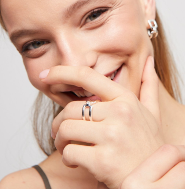 SER INDOMABLE Silver Ring with White Topaz 18