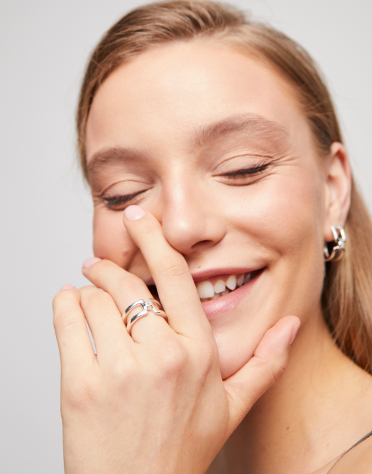 SER INDOMABLE Silver Ring with White Topaz 18