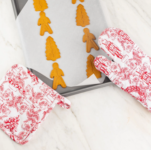 2pc Oven Mitt Set - Classic Nutcracker