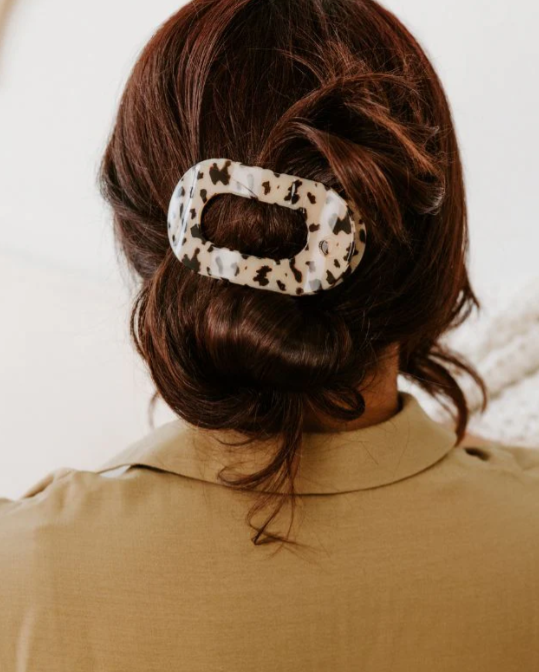Blonde Tortoise Medium Flat Round Clip