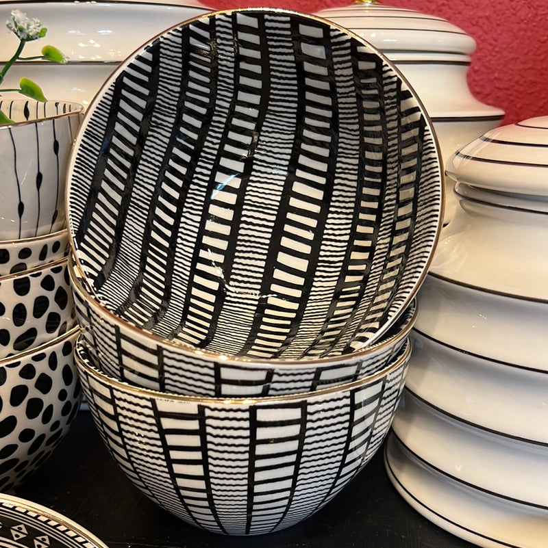 Black & White Stoneware Bowl with Pattern & Gold Electroplating 1