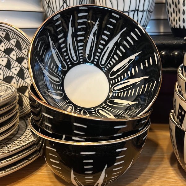 Black & White Stoneware Bowl with Pattern & Gold Electroplating 1